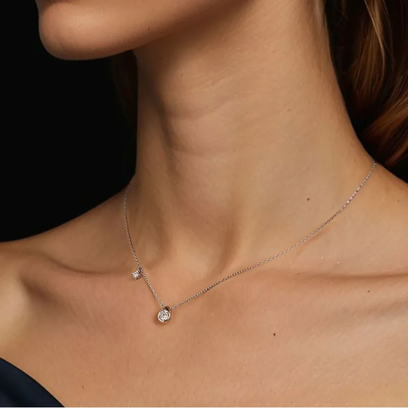 (zdjęcie do) Naszyjnik typu drop z moissanitem o masie 0,5 ct w stylu PANDORA (z jednym certy - Wyświetl 6