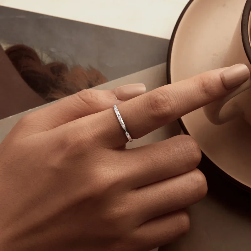 (zdjęcie do) PANDORA Style Lśniący diamentowy mały pojedynczy pierścionek - BSR578 - Wyświetl 5