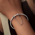 PANDORA Style Vintage Krzyż Silikonowy Łańcuszek Zabezpieczający - BSC1060