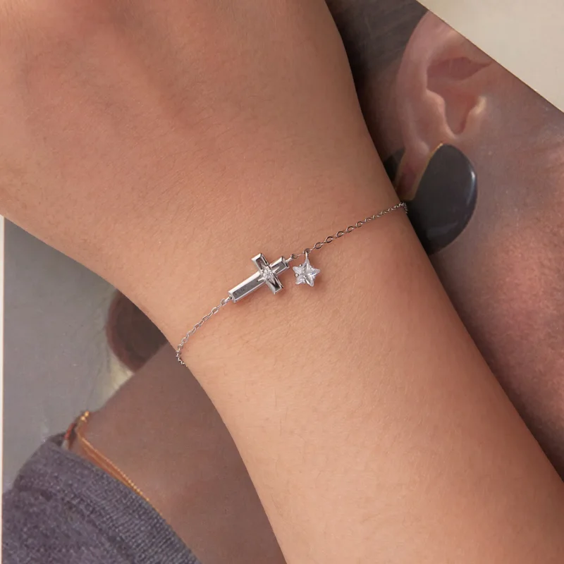 (zdjęcie do) Pandora Style Starlight Cross Bransoletka z 925 Srebra Próby z Cyrkoniami - Plat - Wyświetl 4