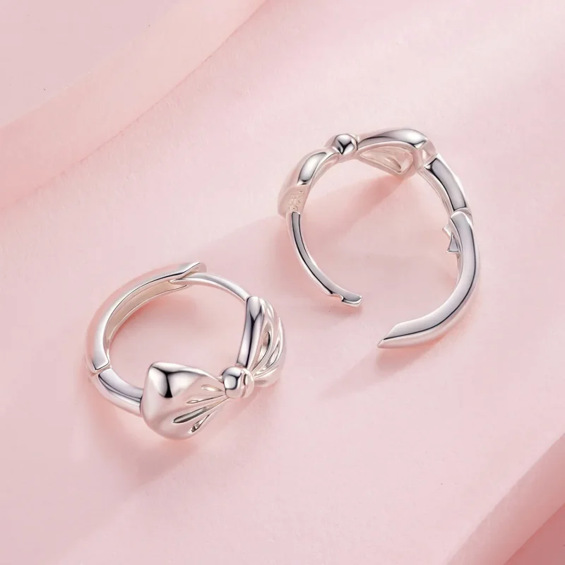 (zdjęcie do) Pandora Style S925 Srebrne Kolczyki z Kokardką i Posrebrzaniem - BSE1196 - Wyświetl 4