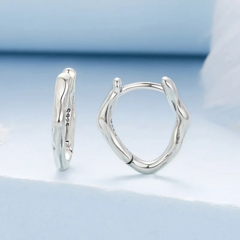 (zdjęcie do) Pandora Style 925 Srebrne Kolczyki Huggie Geometryczne z Oksydowanym Wykończenie - Wyświetl 2