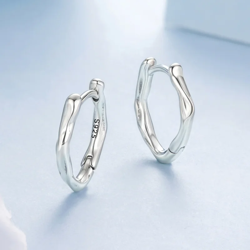 (zdjęcie do) Pandora Style 925 Srebrne Kolczyki Huggie Geometryczne z Oksydowanym Wykończenie - Wyświetl 3