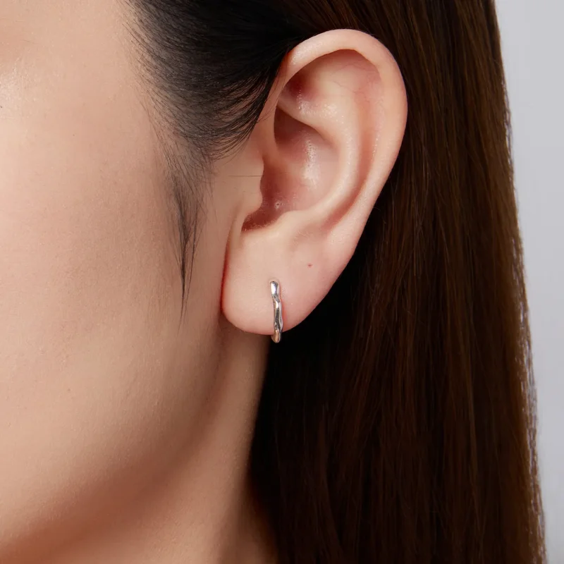 (zdjęcie do) Pandora Style 925 Srebrne Kolczyki Huggie Geometryczne z Oksydowanym Wykończenie - Wyświetl 10