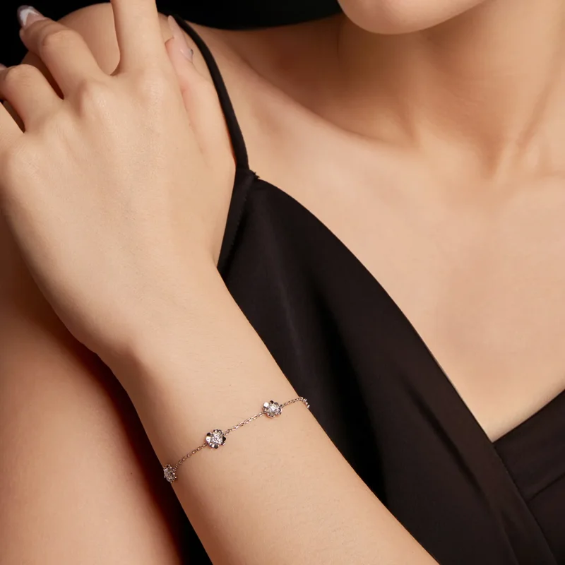 (zdjęcie do) Pandora Style 925 Srebrna Bransoletka z Czterolistną Koniczyną i Moissanitem - P - Wyświetl 5