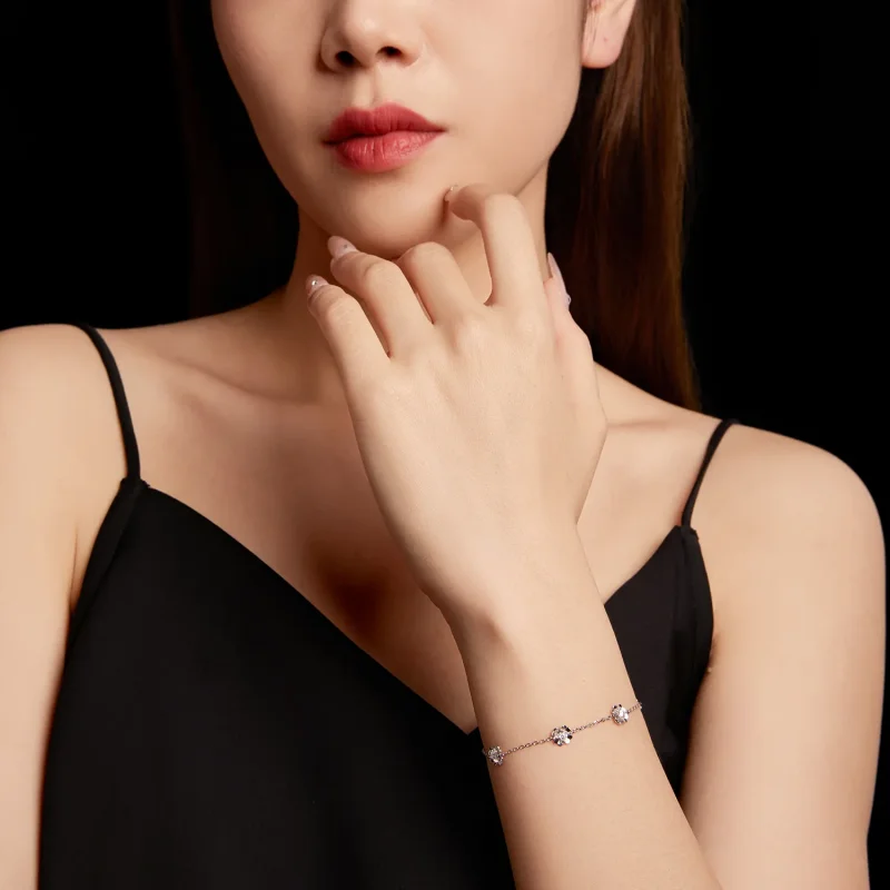 (zdjęcie do) Pandora Style 925 Srebrna Bransoletka z Czterolistną Koniczyną i Moissanitem - P - Wyświetl 6