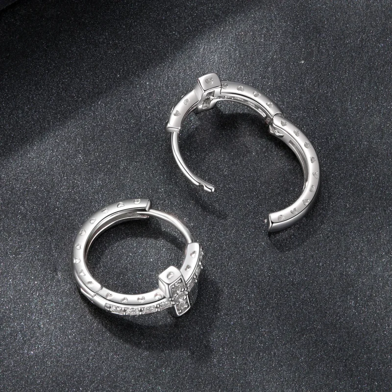 (zdjęcie do) Pandora Style 925 Srebrne Kolczyki Obręczowe z Krzyżem i Moissanitem z Certyfika - Wyświetl 4