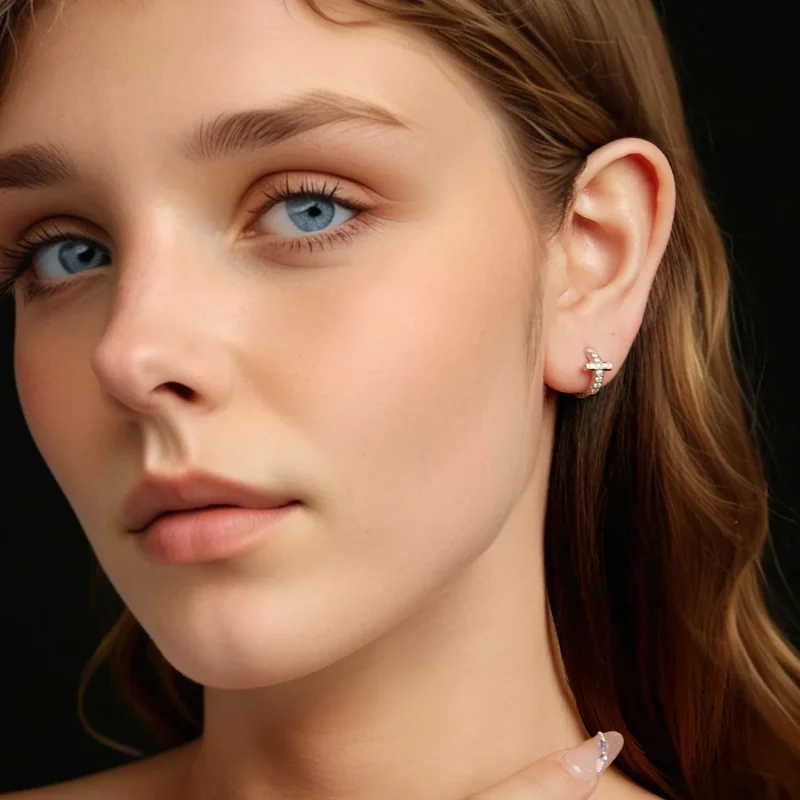 (zdjęcie do) Pandora Style 925 Srebrne Kolczyki Obręczowe z Krzyżem i Moissanitem z Certyfika - Wyświetl 7