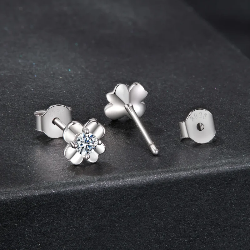 (zdjęcie do) Pandora Style 925 Srebrne Kolczyki z Moissanitem w Koniczynce z Certyfikatem - P - Wyświetl 2