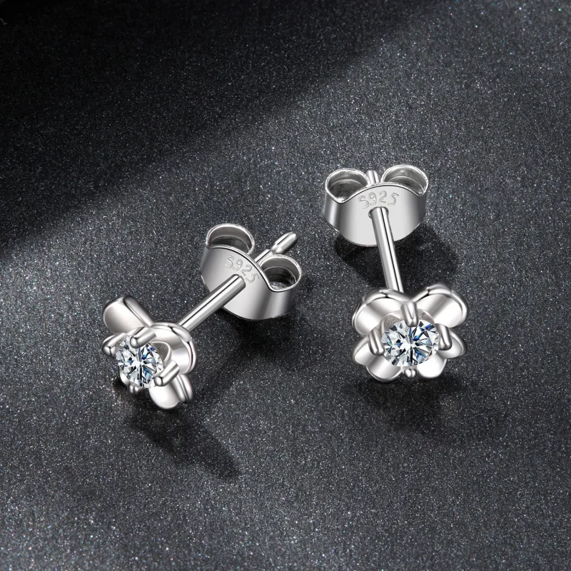 (zdjęcie do) Pandora Style 925 Srebrne Kolczyki z Moissanitem w Koniczynce z Certyfikatem - P - Wyświetl 3