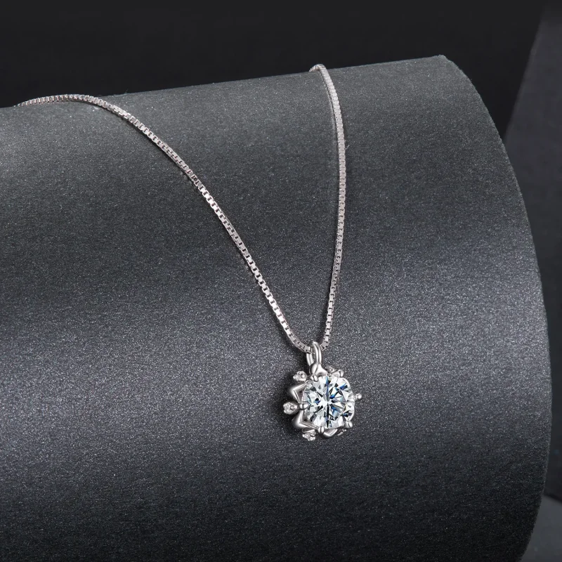 (zdjęcie do) Naszyjnik Pandora Style-Inspired z Moissanitem w kształcie pąka kwiatu, 925 sreb - Wyświetl 2