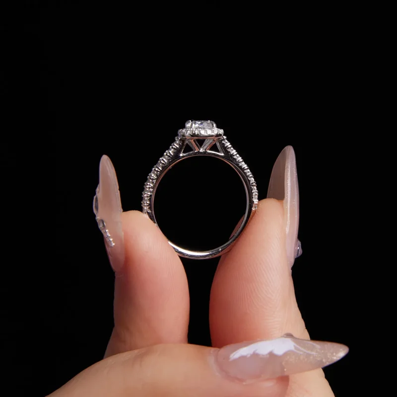 (zdjęcie do) Pierścionek zaręczynowy z moissanitem w stylu Pandora z kwadratową halo - 925 sr - Wyświetl 9