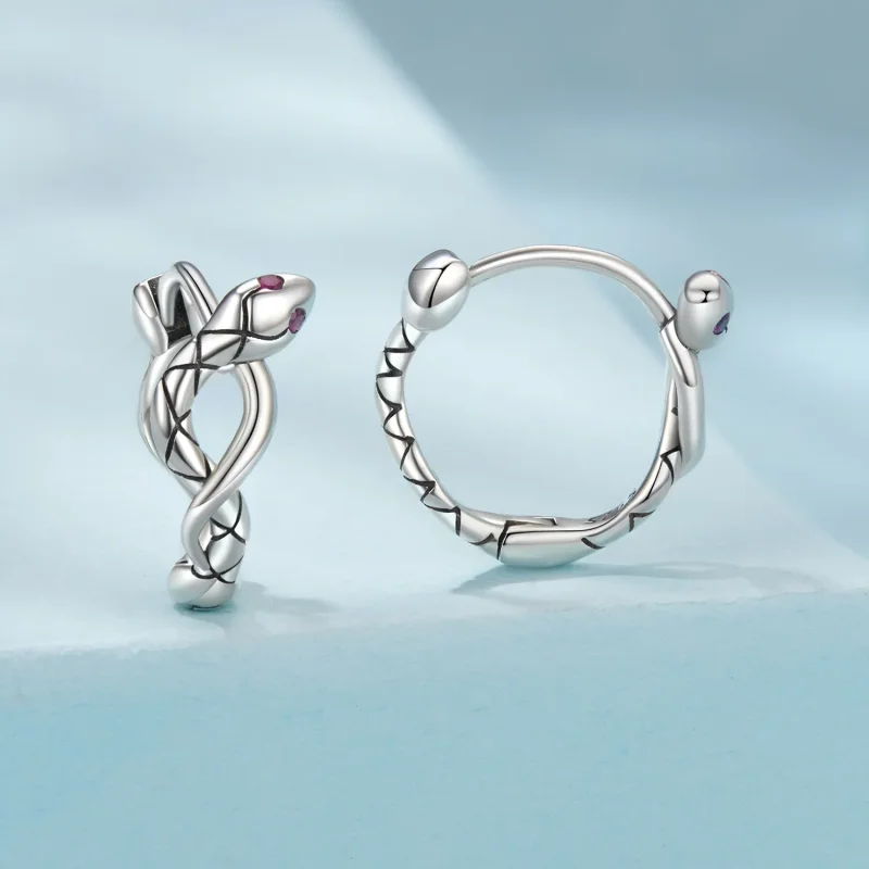 (zdjęcie do) Pandora Style Srebrne kolczyki wąż Huggie z cyrkoniami i oksydowanym wykończenie - Wyświetl 2