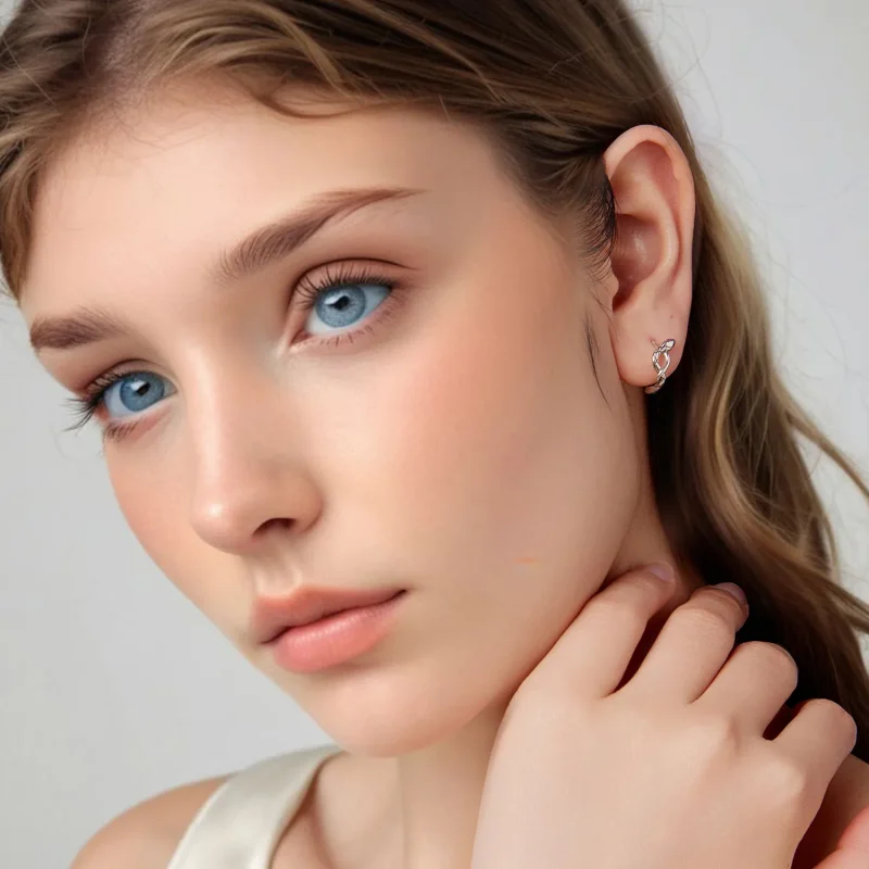 (zdjęcie do) Pandora Style Srebrne kolczyki wąż Huggie z cyrkoniami i oksydowanym wykończenie - Wyświetl 7