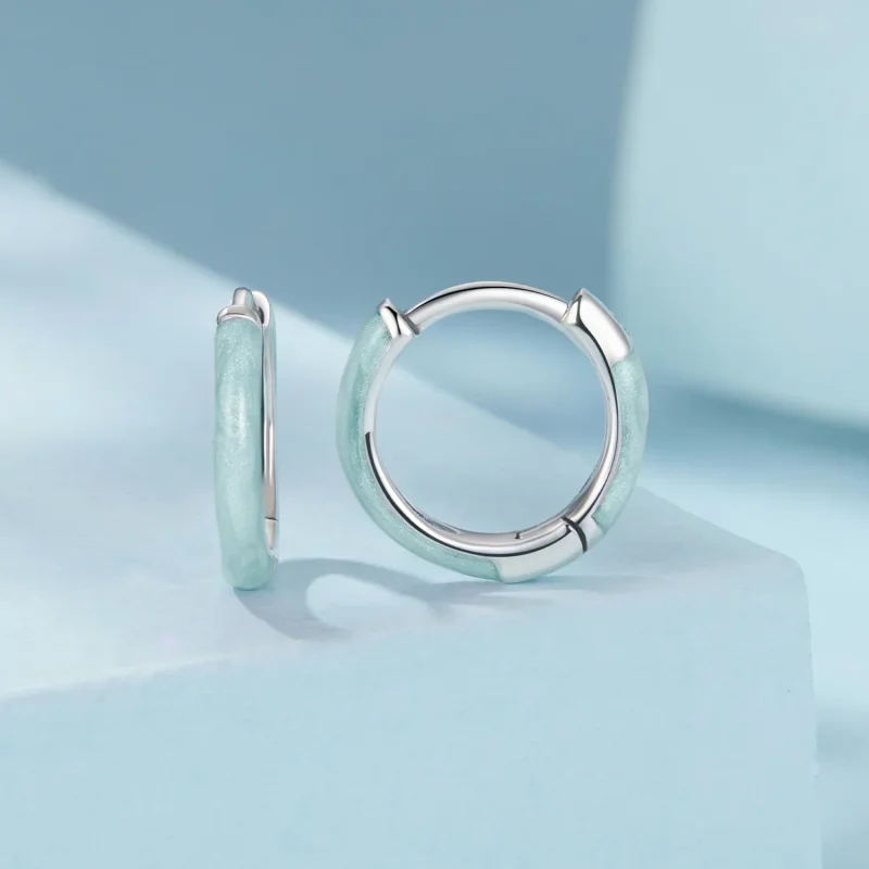 (zdjęcie do) Pandora Style 925 Srebrne Kolczyki Obręcze z Zieloną Emalią i Efektem Utleniania - Wyświetl 2