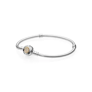 (zdjęcie do) Srebrna bransoletka Moments z zapięciem z logo PANDORA z 14k złot - Pandora PL