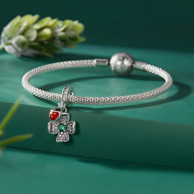 (zdjęcie do) Pandora Styl Szczęśliwy Czterolistna Koniczynka Żuczka Wisiorek Charm - SCC2523 - Wyświetl 3