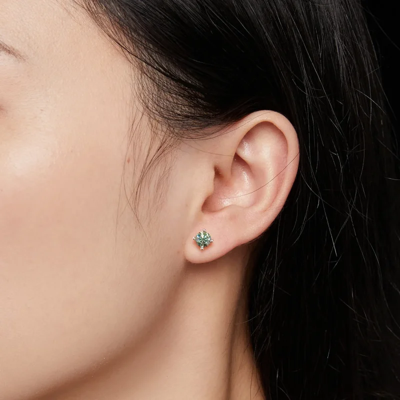 (zdjęcie do) Pandora Style 0.5 Karata kolczyki sztyfty z czterema zaciskami i moissanitem - M - Wyświetl 4