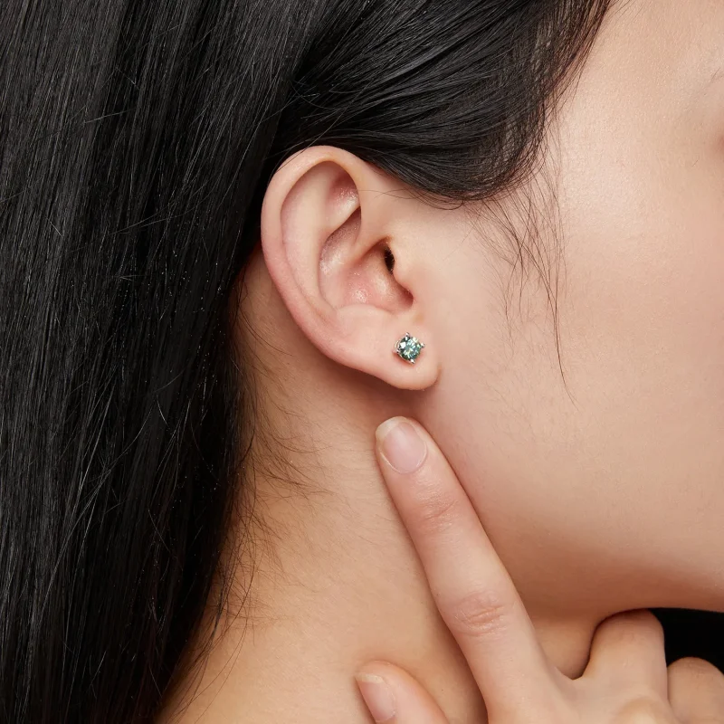 (zdjęcie do) Pandora Style 0.5 Karata kolczyki sztyfty z czterema zaciskami i moissanitem - M - Wyświetl 6