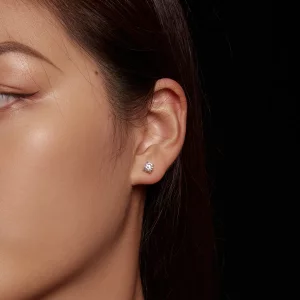 Pandora Style 0.5 karatowe kolczyki sztuczne z białego złota z czterema szponami - MSE003-S