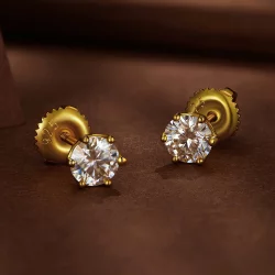 Stud earrings in Pandora stylu, pozłacane złotem, 0,5 karatowego moissanite, sześcio-pazurkowe - MSE004-BS