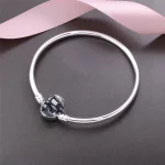 Srebrna bransoletka bangle Moments z zapięciem w kształcie serca - 596268 - Bransoletki PANDORA