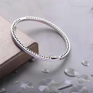Srebrna bransoletka bangle w kolorze jasnoróżowym z cyrkoniami sześciennymi | PANDORA