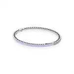 Srebrna bransoletka bangle w kolorze lawendowym z cyrkoniami sześciennymi | PANDORA
