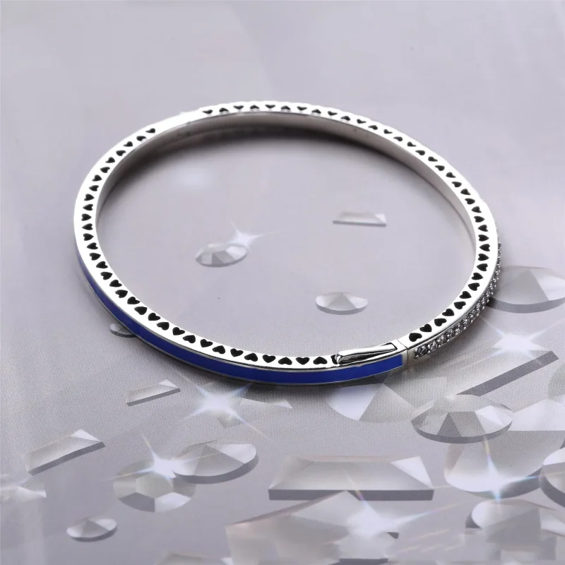 (zdjęcie do) Srebrna bransoletka bangle w kolorze niebieskim z cyrkoniami sześciennymi | PAND - Wyświetl 3