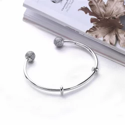 Srebrna otwarta bransoletka bangle Moments, wymienne końcówki, cyrkonia sześcienna | PANDORA