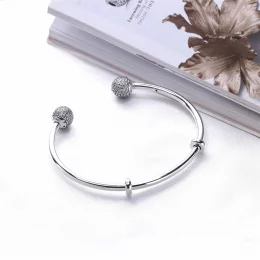 Srebrna otwarta bransoletka bangle Moments, wymienne końcówki, cyrkonia sześcienna | PANDORA