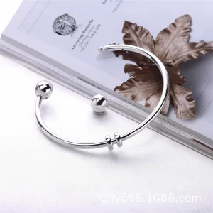 Srebrna otwarta bransoletka bangle Moments, wymienne końcówki - 596477 - Bransoletki PANDORA
