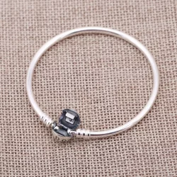 Srebrna bransoletka bangle ESSENCE - Pandora PL