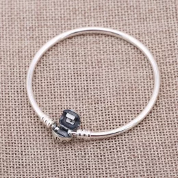 Srebrna bransoletka bangle ESSENCE - Pandora PL