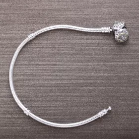Srebrna bransoletka Moments z zapięciem z logo PANDORA z 14k złot - Pandora PL
