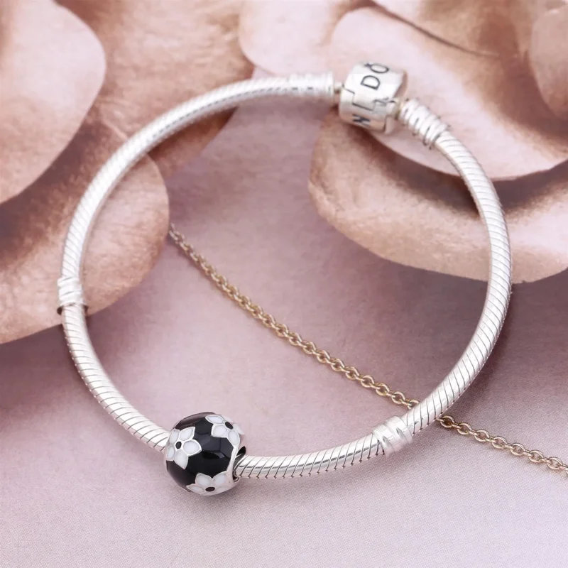 (zdjęcie do) Black and White Flower Charm - Pandora PL - Wyświetl 2