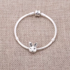 Charms Skoczny królik - Pandora PL