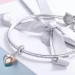 Zawieszka Typu Pandora Dwutonową Klucz w otwartym sercu - SCC844