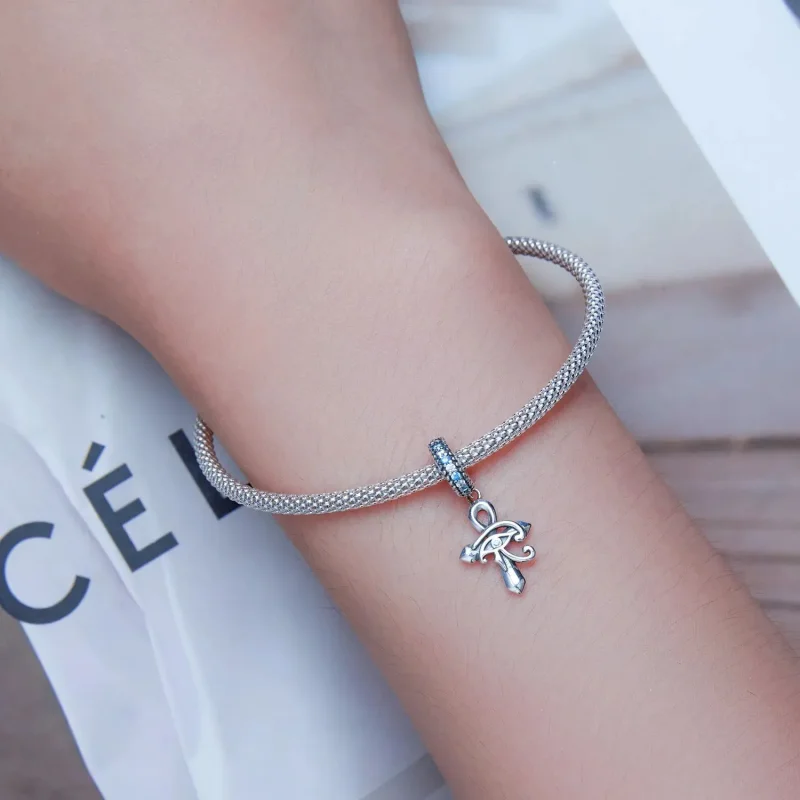 (zdjęcie do) Zawieszka Typu Pandora Oko Horusa na krzyżu - SCC2371 - Wyświetl 5