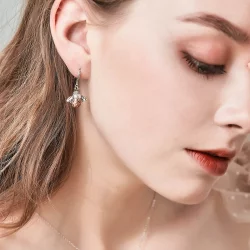 Kolczyk wiszący Typu Pandora pszczoła - SCE149