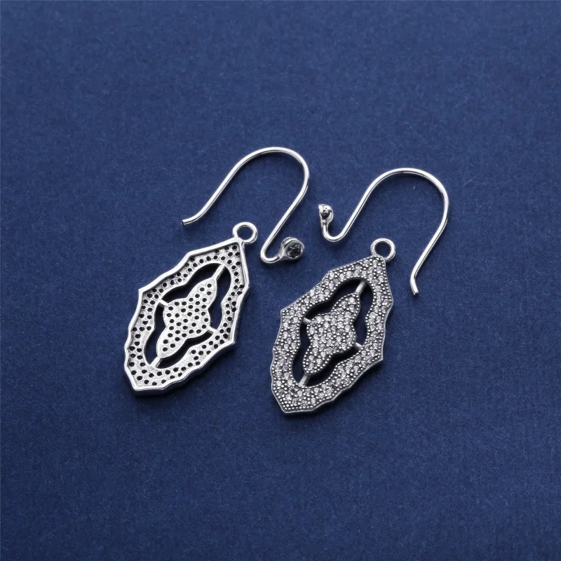 (zdjęcie do) Srebrne kolczyki Sparkling Lace Drop | PANDORA - Wyświetl 3