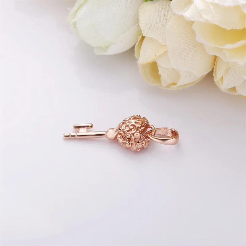(zdjęcie do) Zawieszka Klucz Regal, Pandora Rose - Wyświetl 2