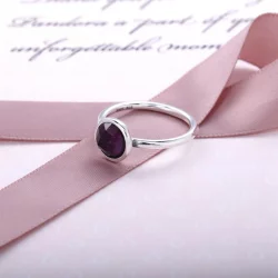 Srebrny pierścionek na luty, syntetyczny ametyst - Pandora PL