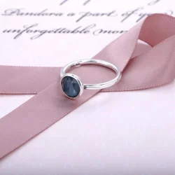 Srebrny pierścionek na marzec, jasnobłękitny kryształ - Pandora PL