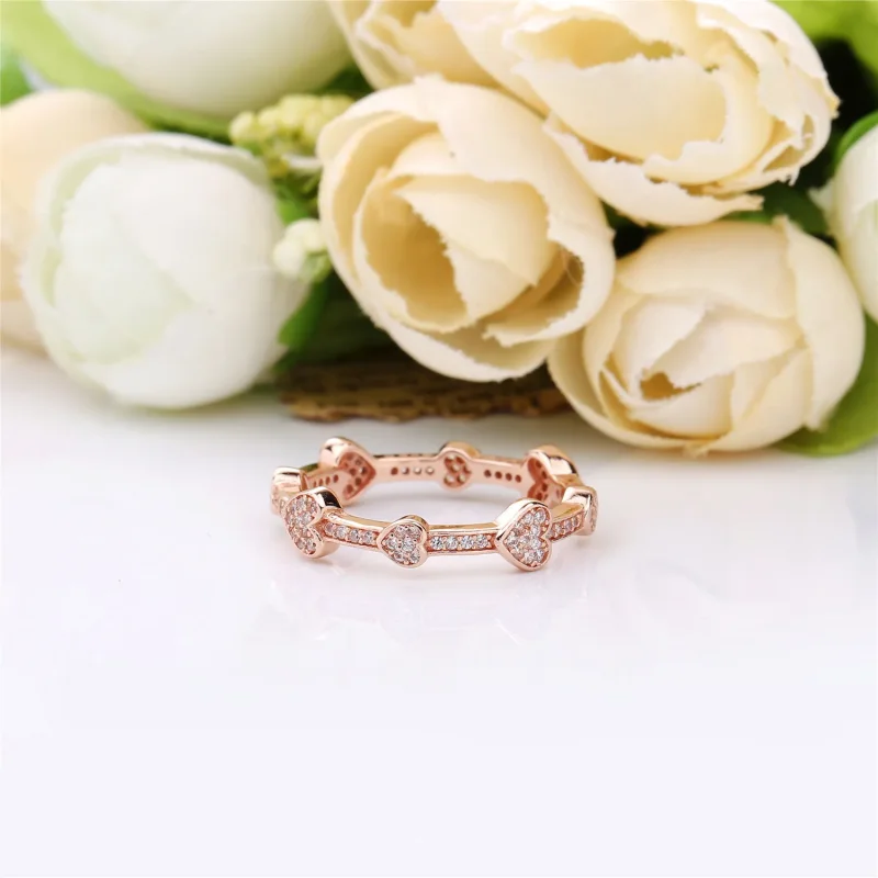 (zdjęcie do) Pierścionek Intrygujące Serca Pandora Rose - Wyświetl 3