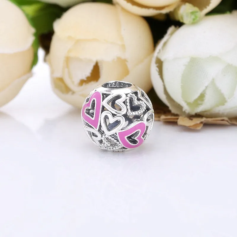(zdjęcie do) Ażurowy charms Pandora z różowym asymetrycznym sercem 798677C01 - Wyświetl 2