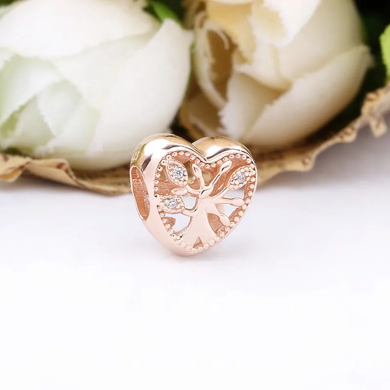(zdjęcie do) Charms Pandora Drzewo rodzinne Ażurowe Serduszka 788826C01 - Wyświetl 2