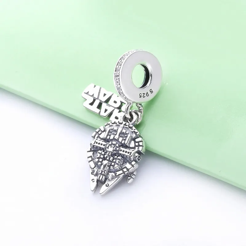 (zdjęcie do) Disney Parks, Zawieszka Pandora, Sokół Milenijny Gwiezdnych Wojen P400920713941 - Wyświetl 4